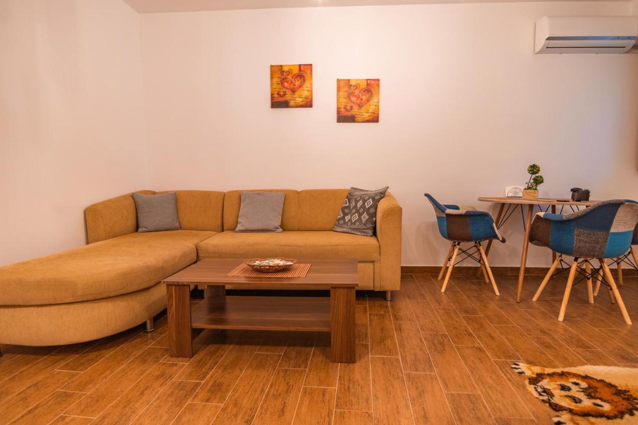 Apartment Helios Red & Blue Faliraki