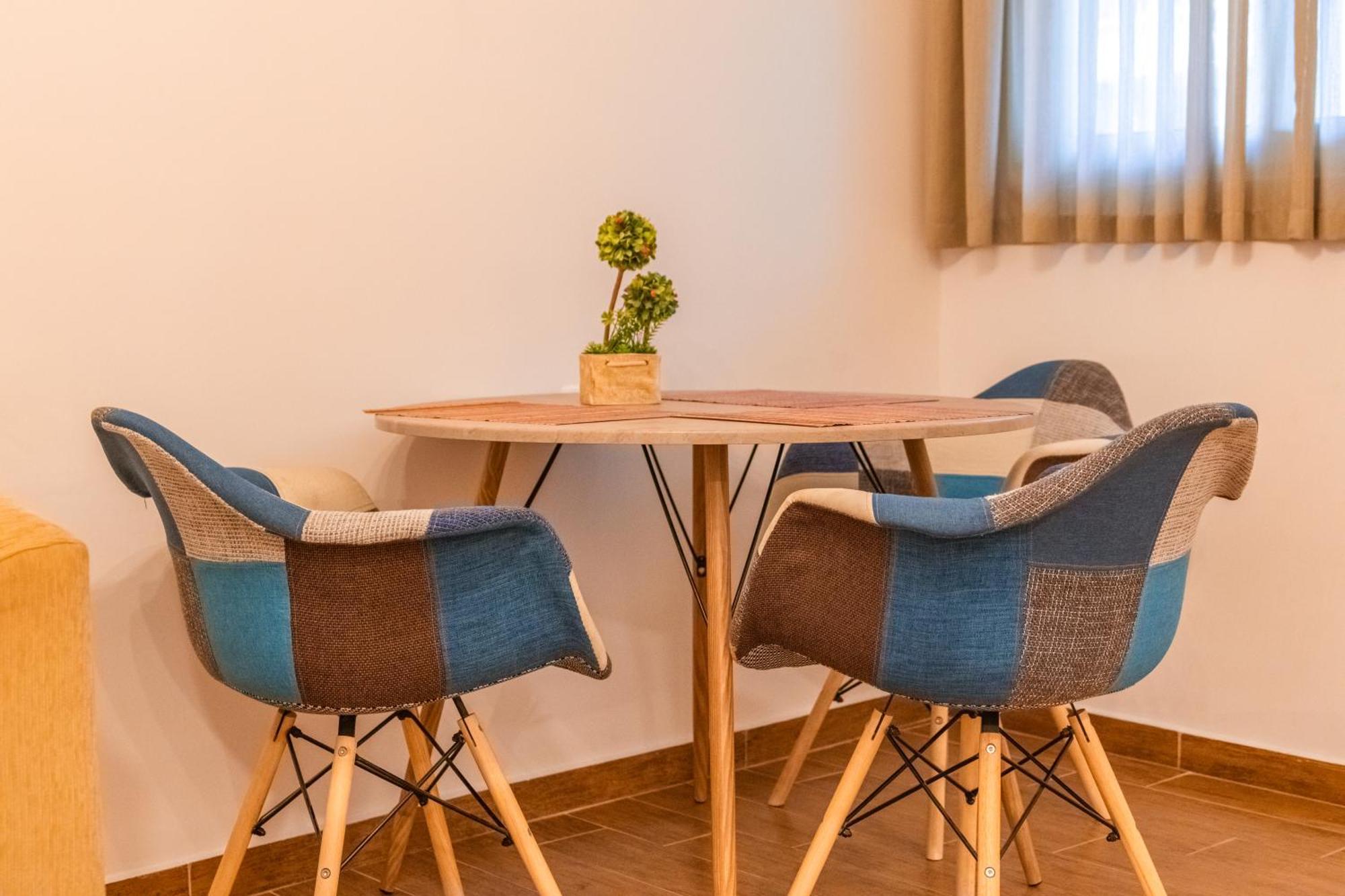 Apartment Helios Red & Blue *